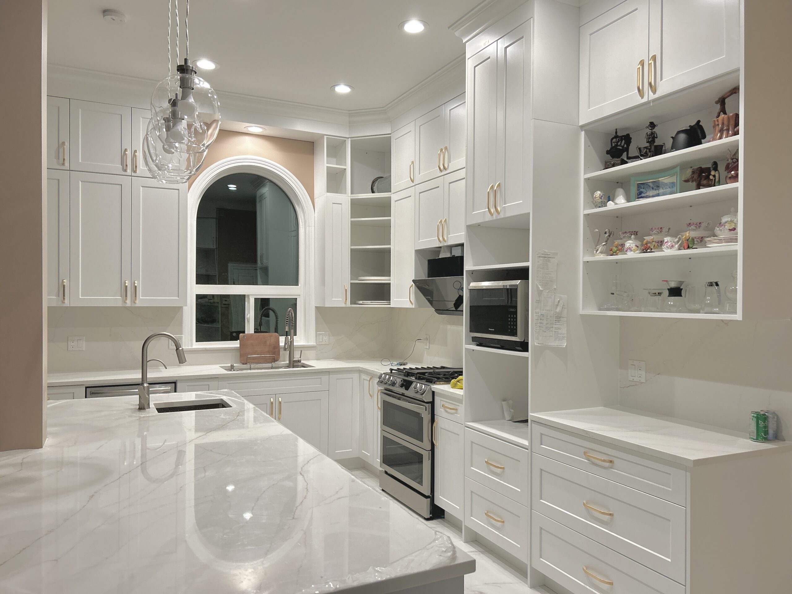 Coquitlam - White Shaker Cabinets