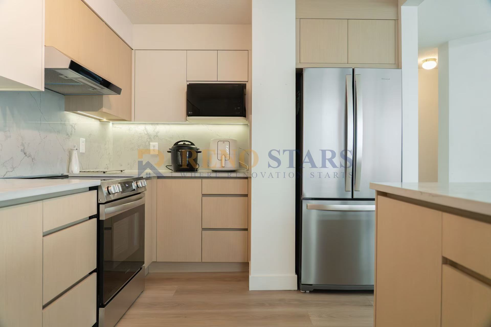 Modern Kitchen Renovation with Custom Cabinets